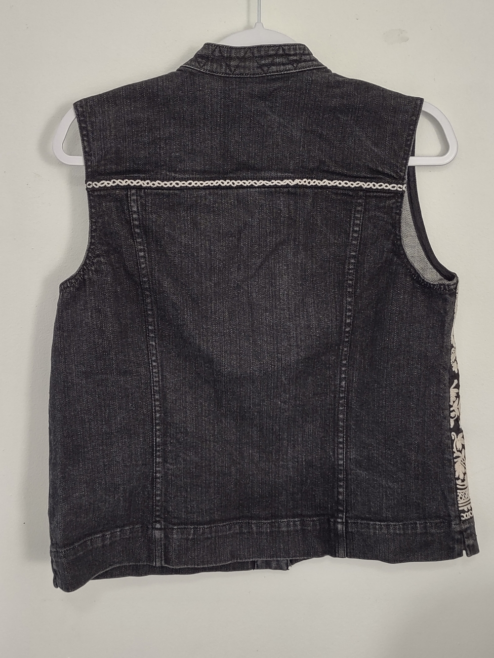 Chico's Patchwork Embroidered Floral Denim Vest Black w/ Bright Floral Size 1 M - Picture 3 of 7